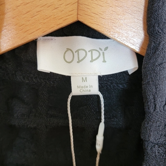 NWT Oddy | Black Bubble Texture Short Sleeve Mockneck Top Size Medium - Picture 4 of 5